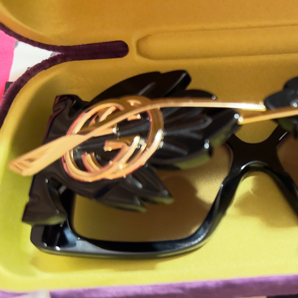 Authentic Gucci women's sunglassed